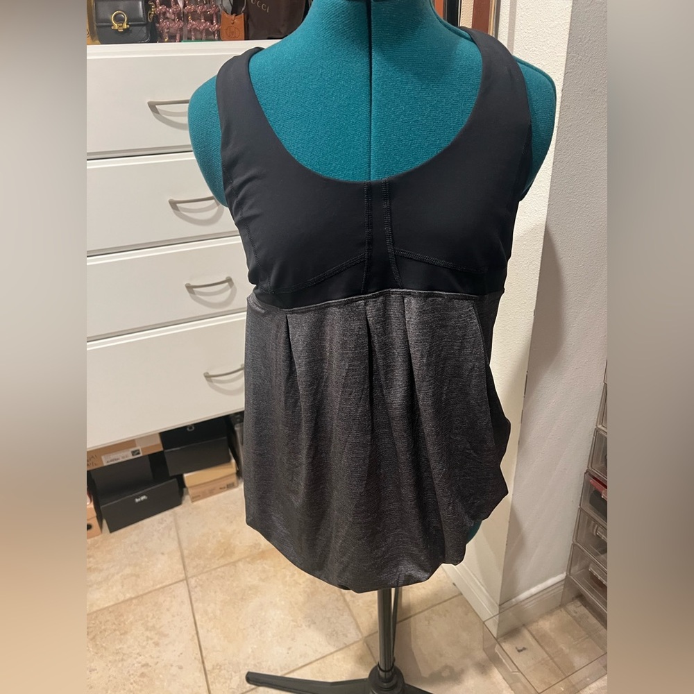 Lululemon Run Your Heart Out Tank Top Grey/black top built in bra Sz 12